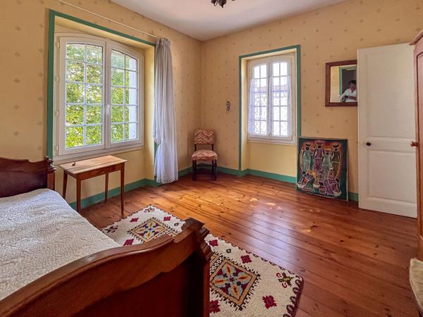 Maison Sainte Soulle 6 pièce(s) 220 m2 sur 630 M2 de parcelle, La rochelle 17000