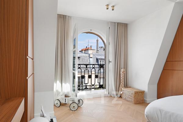Paris 16ᵉ- Appartement d'exception avec terrasse et vue Tour Eiffel