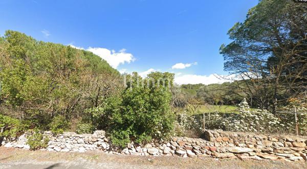 Terrain constructible viabilisé de 740 m2