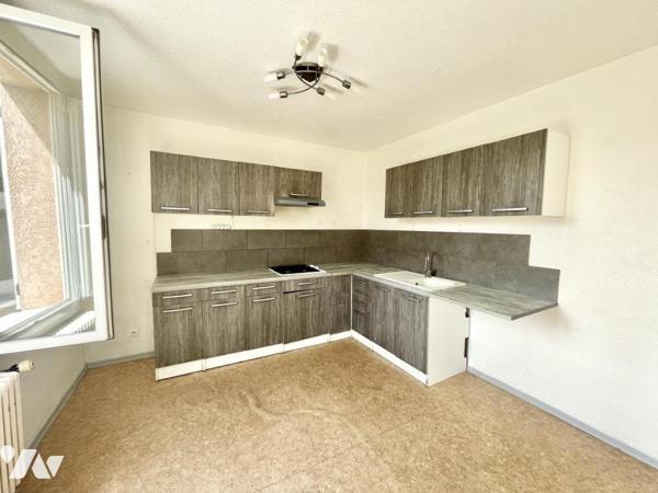 CHARME ET CONFORT EN PLEIN COEUR DE VILLE A SAINT CHELY D'APCHER – Maison 84 m² avec terrain