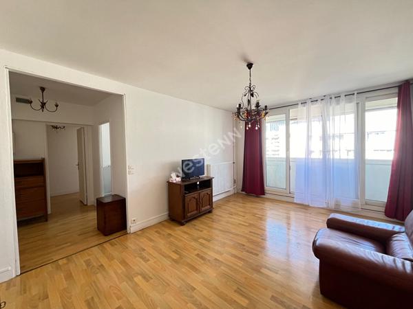Appartement 4 pièces à Puteaux - quartier Boieldieu- Beau potentiel!