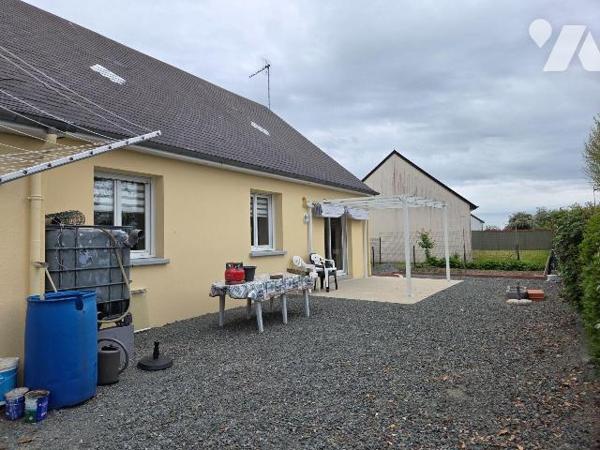 MOULAY, en lotissement pavillon de plain pied de 2 chambres.

Maison d'habitation comprenant:...