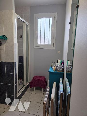 MOULAY, en lotissement pavillon de plain pied de 2 chambres.

Maison d'habitation comprenant:...
