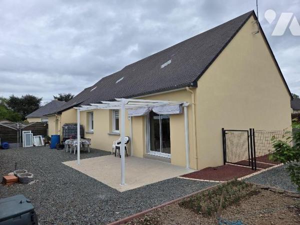 MOULAY, en lotissement pavillon de plain pied de 2 chambres.

Maison d'habitation comprenant:...