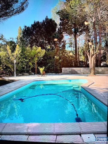 Villa 9 pièce(s) 6 chambre(s) 215 m²