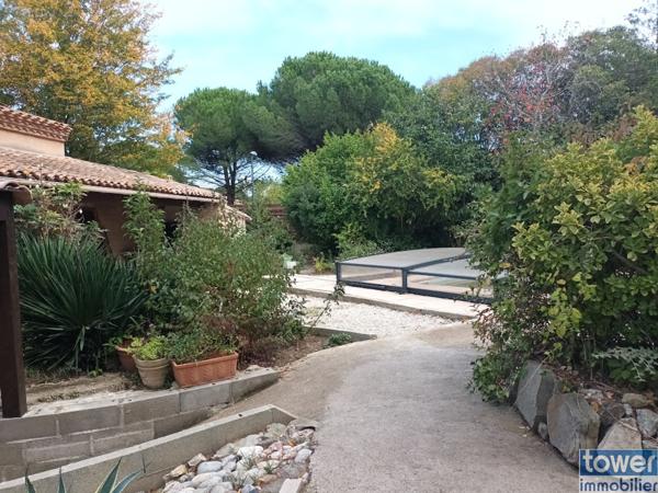 Villa 9 pièce(s) 6 chambre(s) 215 m²