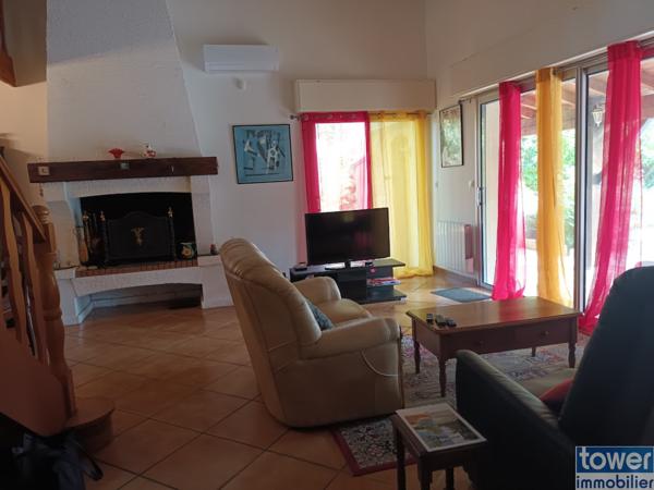 Villa 9 pièce(s) 6 chambre(s) 215 m²