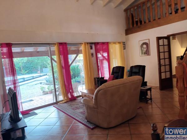 Villa 9 pièce(s) 6 chambre(s) 215 m²