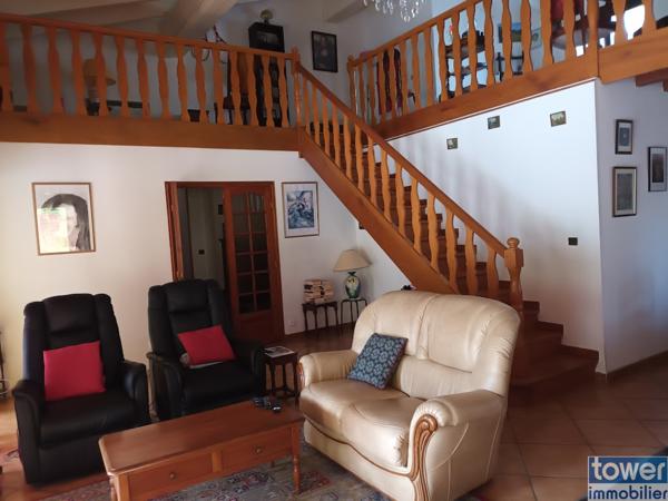 Villa 9 pièce(s) 6 chambre(s) 215 m²