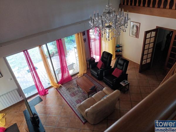 Villa 9 pièce(s) 6 chambre(s) 215 m²