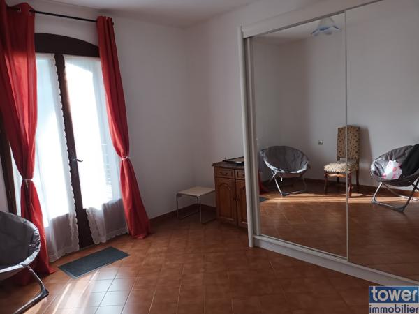 Villa 9 pièce(s) 6 chambre(s) 215 m²