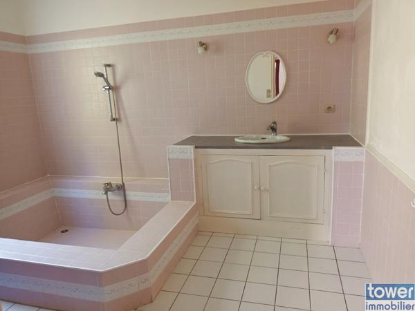 Villa 9 pièce(s) 6 chambre(s) 215 m²