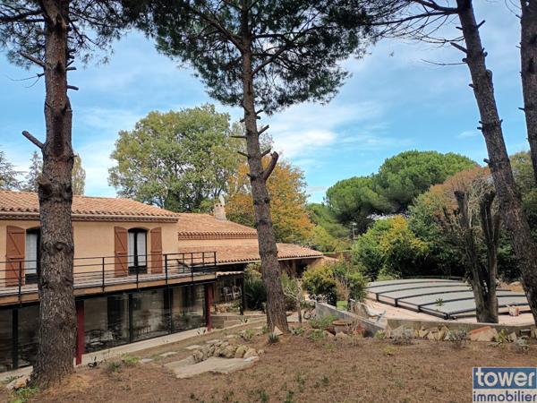 Villa 9 pièce(s) 6 chambre(s) 215 m²