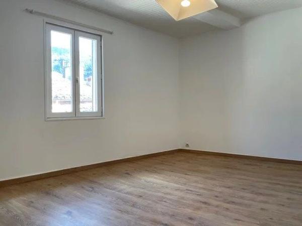 Location                                                      Appartement
                        
                     2 pièces                      70 m2                     à Lodève