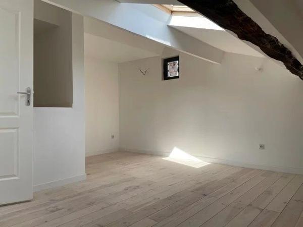 Location                                                      Appartement
                        
                     2 pièces                      70 m2                     à Lodève