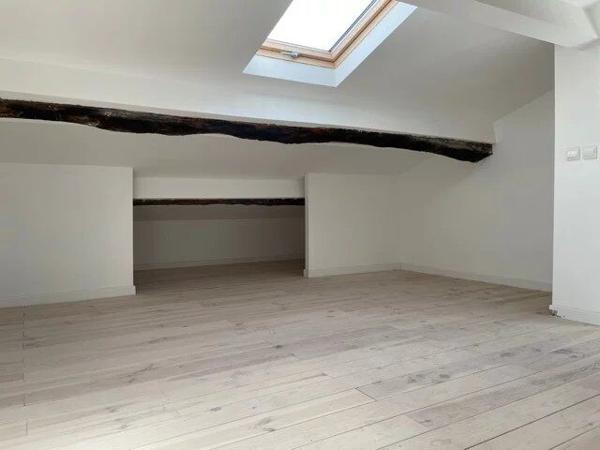Location                                                      Appartement
                        
                     2 pièces                      70 m2                     à Lodève