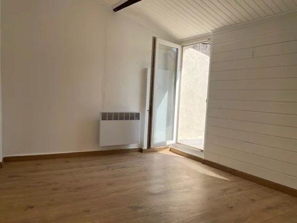Location                                                      Appartement
                        
                     2 pièces                      70 m2                     à Lodève