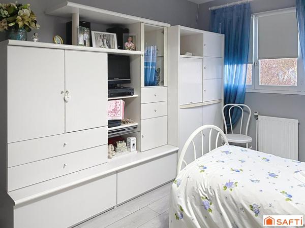 Maison mitoyenne d'un côté de 101 m2 - 3 chambres - terrain 360 m2 - proche centre ville, écoles, RER C à pieds