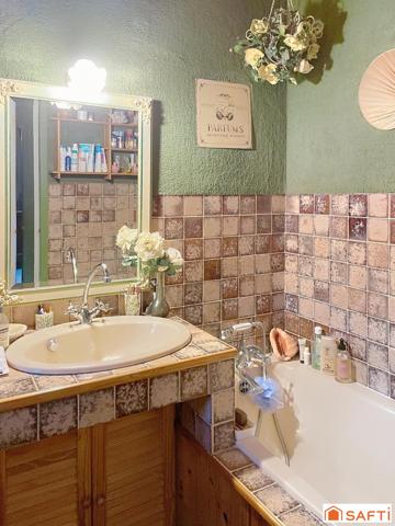 Maison mitoyenne d'un côté de 101 m2 - 3 chambres - terrain 360 m2 - proche centre ville, écoles, RER C à pieds