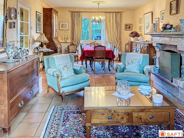 Maison mitoyenne d'un côté de 101 m2 - 3 chambres - terrain 360 m2 - proche centre ville, écoles, RER C à pieds