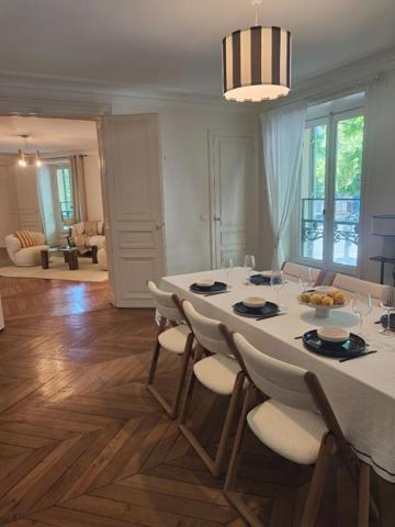 PARC MONCEAU Appartement Paris 5 pièce(s) 175.55 m2