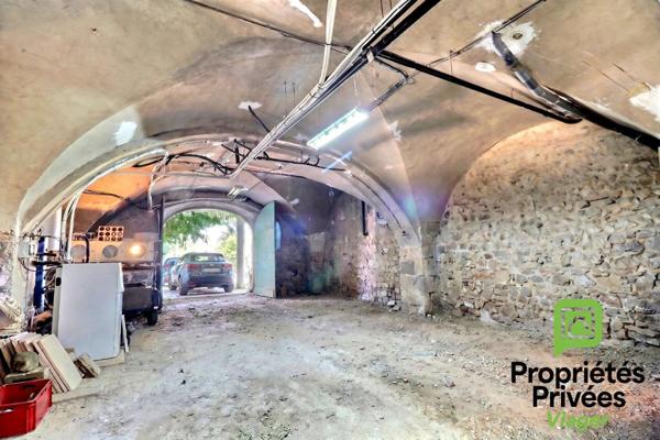 VIAGER OCCUPE - Maison de ville de caractère avec jardin et dépendances ? Alès