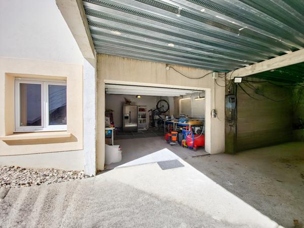 Sainte-Geneviève-des-Bois (91700) Belles prestations. Maison individuelle de 8 pièces / 5 chambres / sous-sol total / terrain sans vis-à-vis de