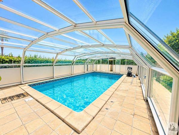 Maison avec piscine, grand hangar, parc et vue