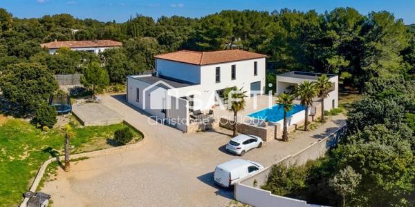 Spacieuse villa familiale avec piscine sans vis-à-vis à Nîmes