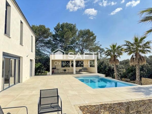 Spacieuse villa familiale avec piscine sans vis-à-vis à Nîmes