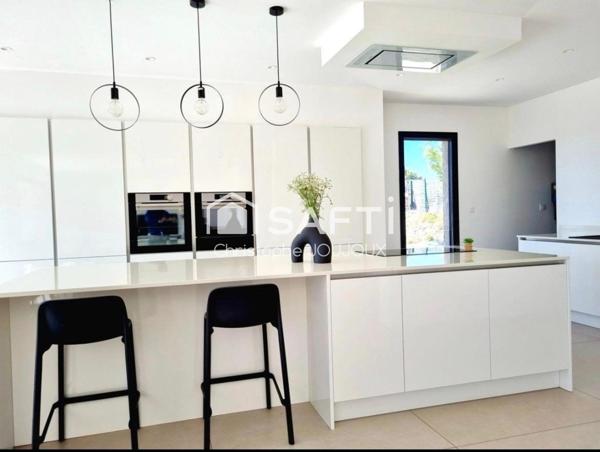 Spacieuse villa familiale avec piscine sans vis-à-vis à Nîmes
