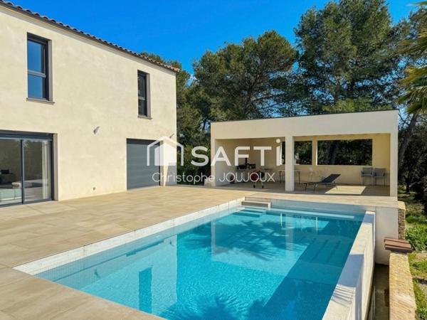 Spacieuse villa familiale avec piscine sans vis-à-vis à Nîmes