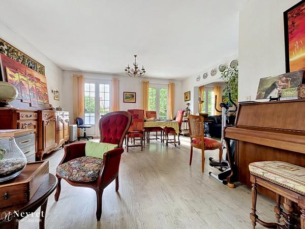 DÉCINES-CHARPIEU – Secteur Champs Blancs – Maison familiale 199 m² – 5 chambres – Terrain 771 m²