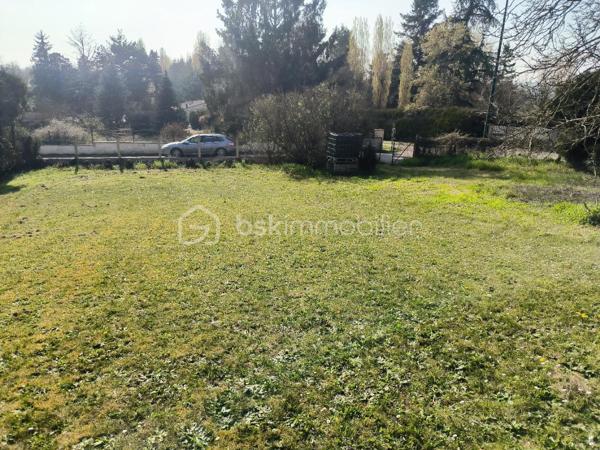 Terrain de 1 216 m²
