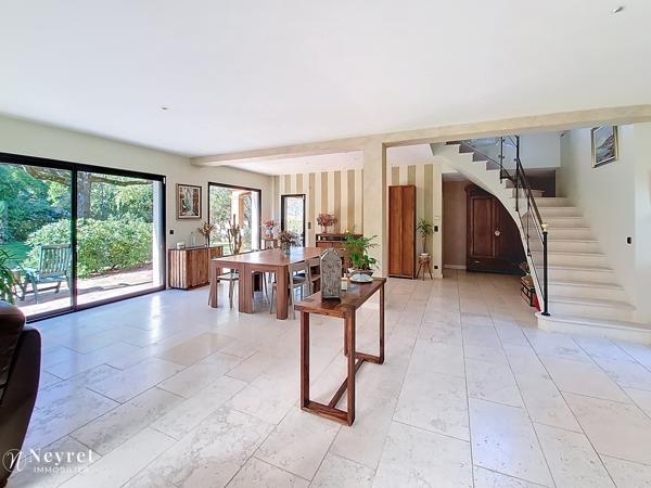 Rare : Maison d'architecte d'exception de 308 m² sur son terrain paysagé de 2546 m²