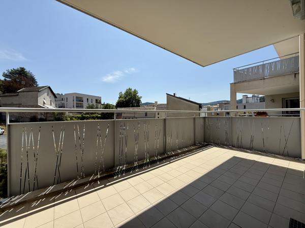 TARARE CENTRE - RESIDENCE 2014 ASCENSEUR - T3 AVEC TERRASSE & GARAGE
