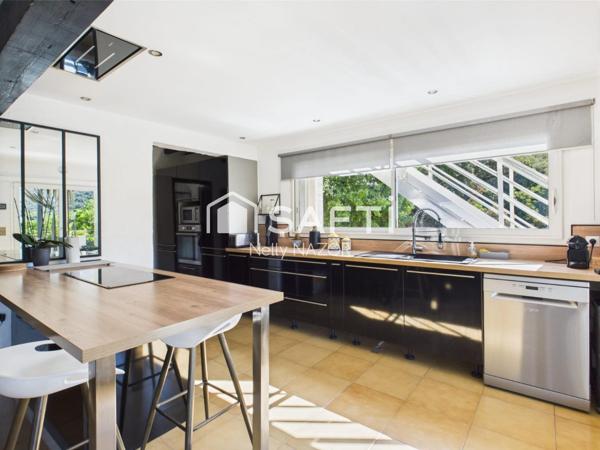 PROPRIETE UNIQUE OU GÎTE AVEC PISCINE VUE IMPRENABLE