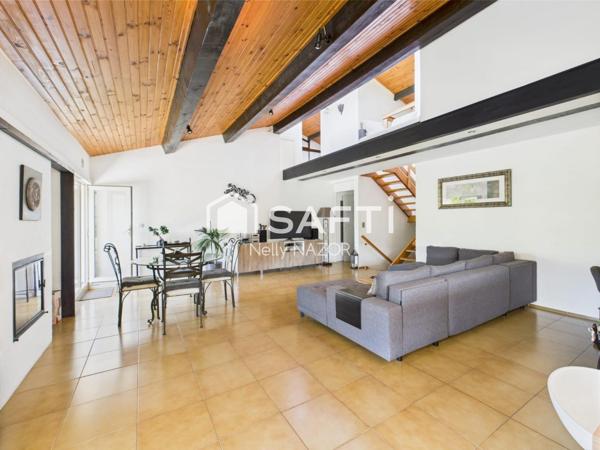 PROPRIETE UNIQUE OU GÎTE AVEC PISCINE VUE IMPRENABLE