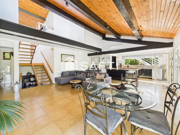 PROPRIETE UNIQUE OU GÎTE AVEC PISCINE VUE IMPRENABLE