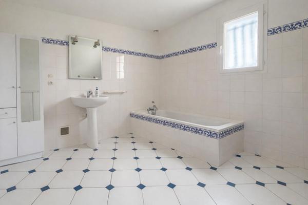 Maison à CHANGE, 72560 - 5 pièces 148m²