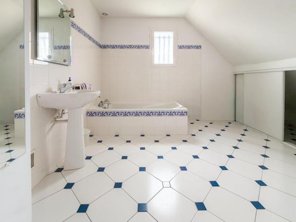 Maison à CHANGE, 72560 - 5 pièces 148m²