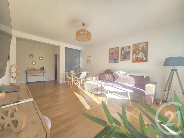 Appartement F4 à vendre  4 pièces - 82 m 2   TOULON  - 83