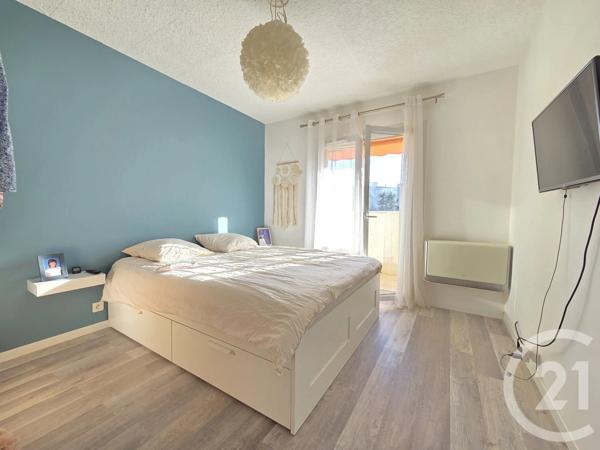 Appartement F4 à vendre  4 pièces - 82 m 2   TOULON  - 83