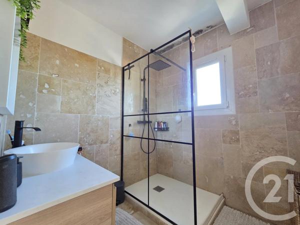 Appartement F4 à vendre  4 pièces - 82 m 2   TOULON  - 83