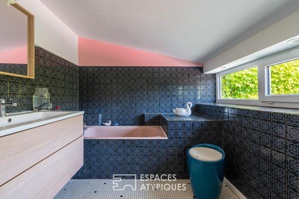 Maison familiale de caractère et son jardin intimiste au coeur du bourg – Grandchamp des Fontaines