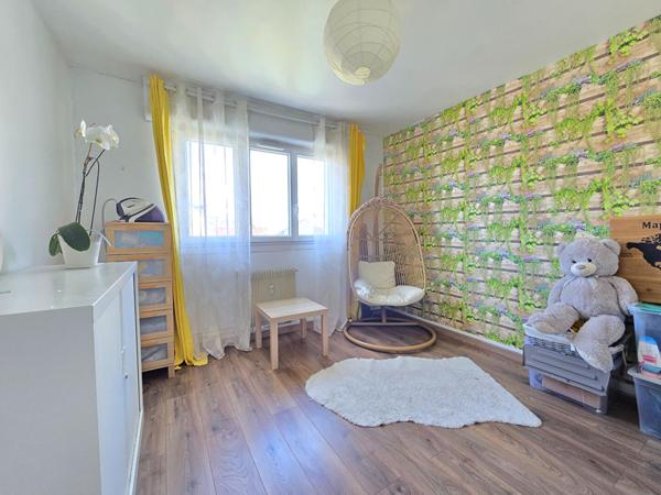 Appartement familiale T4 avec ascenseur balcon et stationnement proche du centre et de la gare