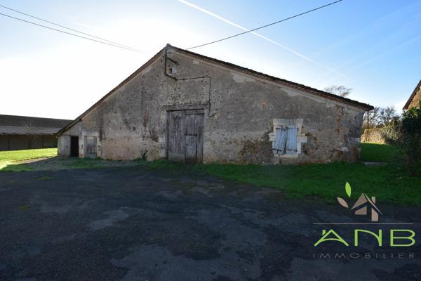 Maison à Rénover avec Grange Montbron - 16220 - Charente