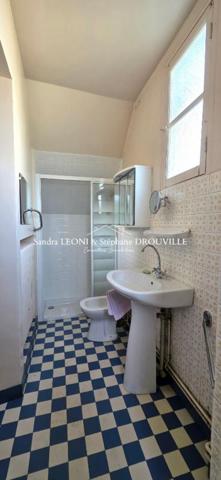 JOUY - CHARMANTE MAISON BOURGEOISE A FORT POTENTIEL DE 140 m², 6 pièces