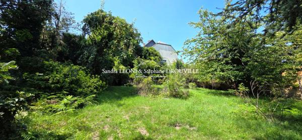 JOUY - CHARMANTE MAISON BOURGEOISE A FORT POTENTIEL DE 140 m², 6 pièces