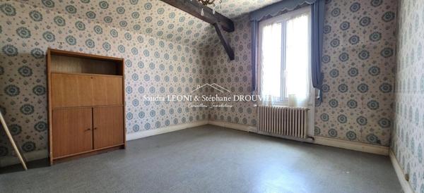 JOUY - CHARMANTE MAISON BOURGEOISE A FORT POTENTIEL DE 140 m², 6 pièces